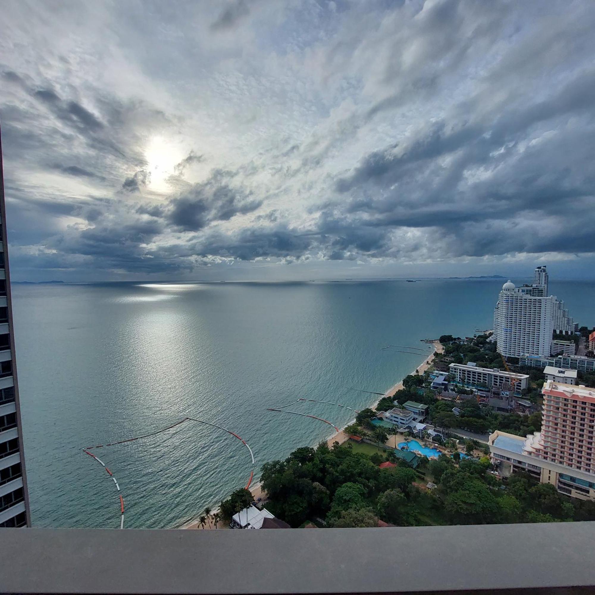 Sea View Apartment In Pattaya Exterior foto